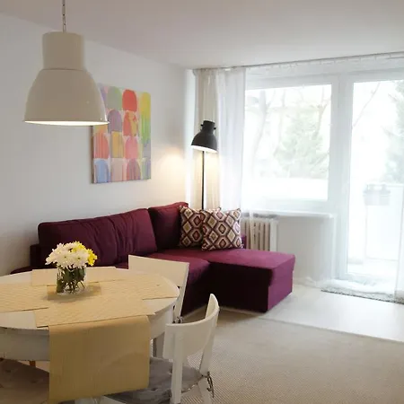 Family With 2 Bathrooms 소포트