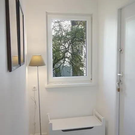 Family With 2 Bathrooms 소포트