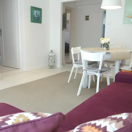 Family With 2 Bathrooms 아파트